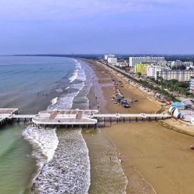 Khach San Lon O Hai Tien Dich Vu Chuyen Nghiep Phu Hop Khach Doan